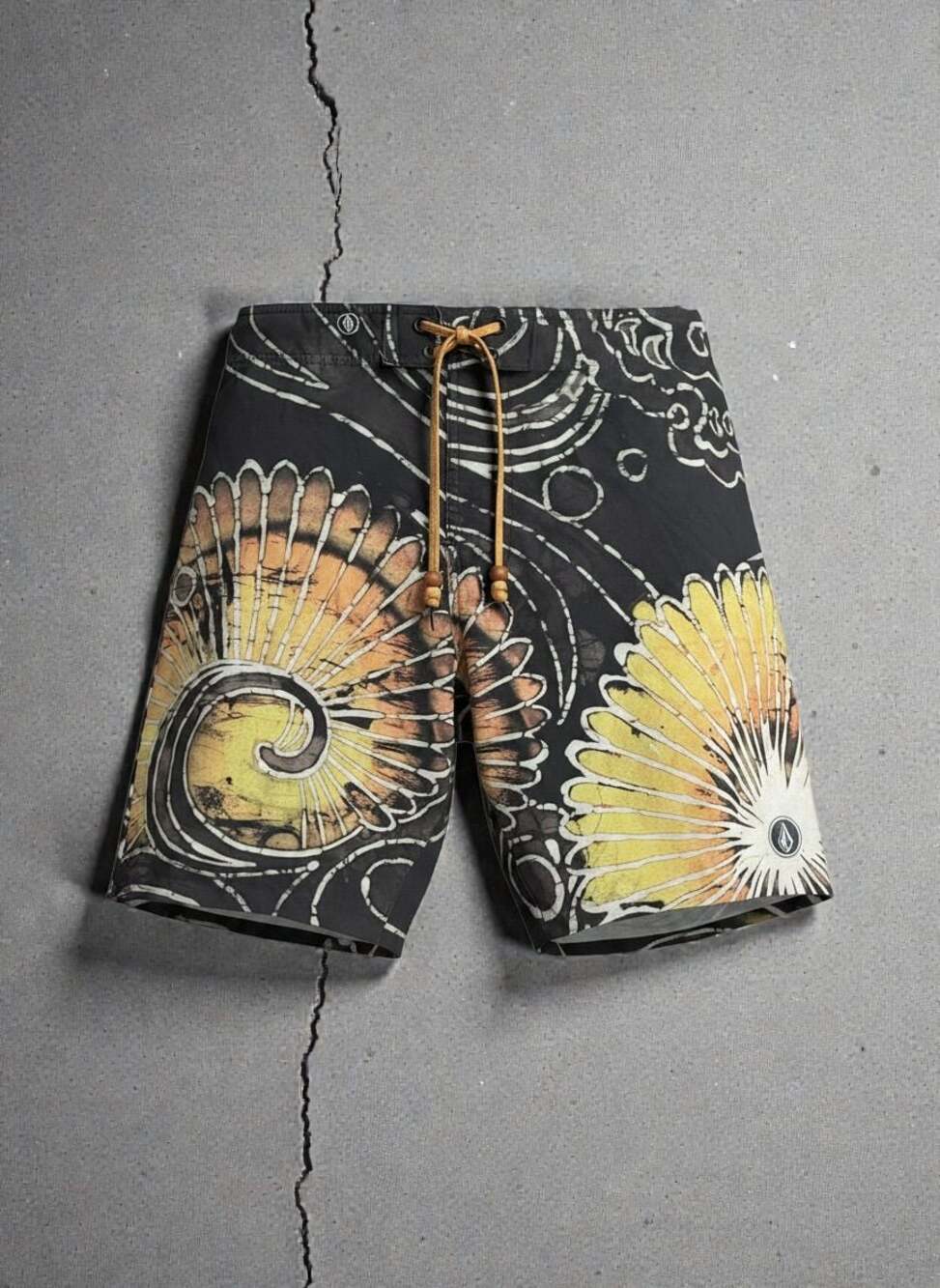 Volcom Trip Mod Boardshorts Sea Shell Batik Print